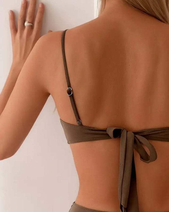 Alsidigt dame bikini sæt, perfekt til både strand og pool. Figursyet med shaping for optimal komfort.