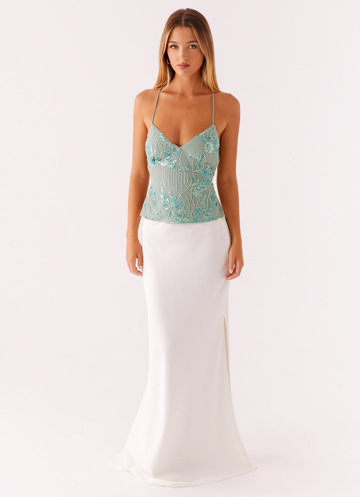 Dame cocktail top. Prydet med skinnende perler og elegante spaghetti-stropper. Et must-have.