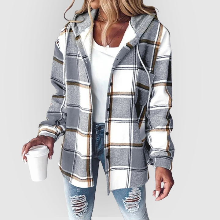Dame flanneljakke med hætte i ternet mønster, perfekt til efterår og vinter. Blød, varm og stilfuld.