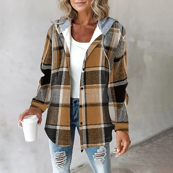 Dame flanneljakke i klassisk ternet design med hætte. En blød, varm og komfortabel jakke til casual brug i kulden.