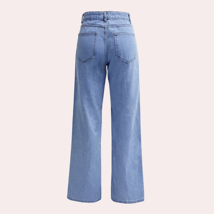 Nærbillede af lyseblå højtaljede straight-leg jeans, der fremhæver vintage stil og kvalitet. Afslappet pasform.