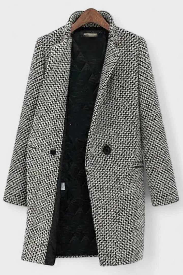 Klassisk grå damefrakke med markante revers og struktureret design. Elegant overtøj for dame mode.