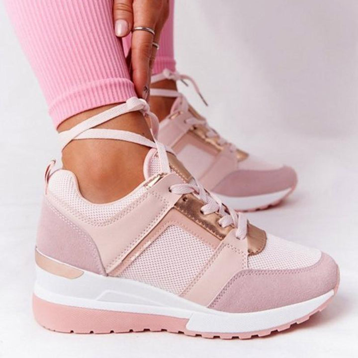 Dame sneakers med avanceret dæmpning. Behagelige modesko med ergonomisk design for optimal komfort og stil.