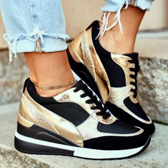 Lette dame sneakers med åndbart materiale. Stilfulde hverdagssko der kombinerer mode og komfort.