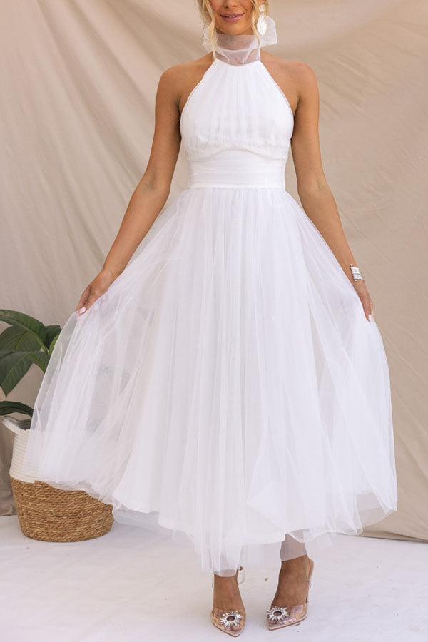Elegant og feminin lang kjole, ideel som festkjole eller til en aften ude med stil.