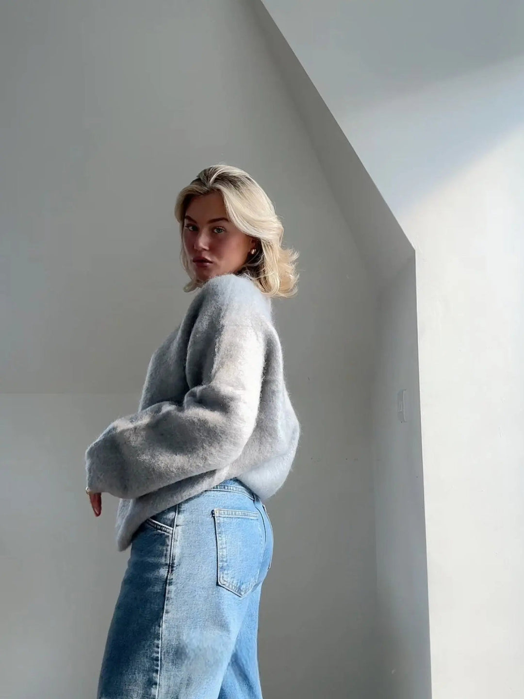 Alsidig dame strikpullover for ultimativ komfort. Blød, varm og stilfuld, essentiel vintermode.