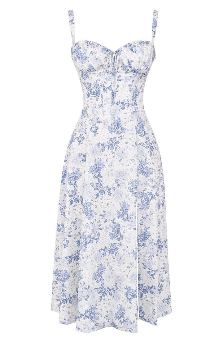 Farverig og levende dame midikjole m. blomsterprint, elegant slids & rynket buste. Perfekt til sommer.