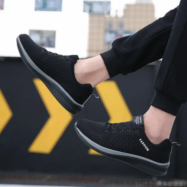Røde ortopædiske dame sneakers, perfekte til fodsmerter lindring med komfortabel stødabsorbering.