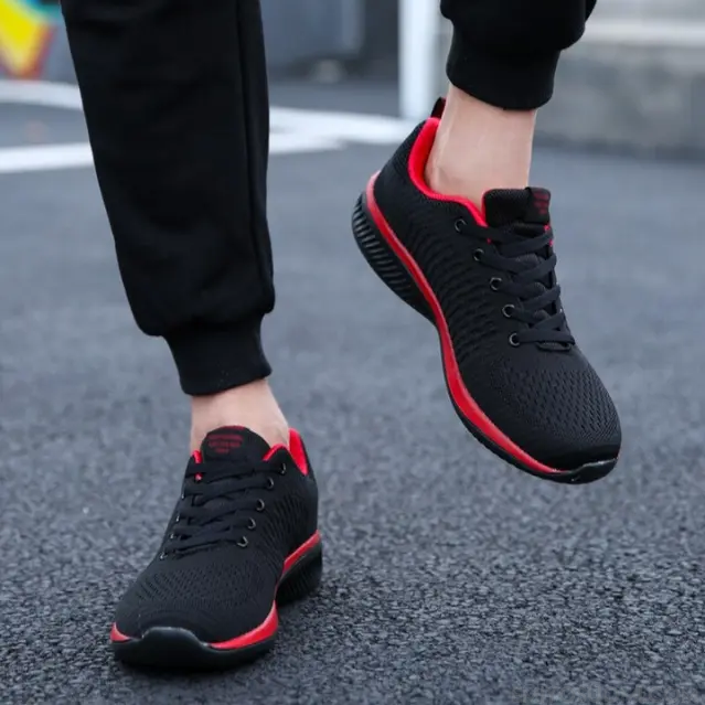 Grå dame sneakers, ortopædiske med stødabsorbering og svangstøtte for langvarig komfort.