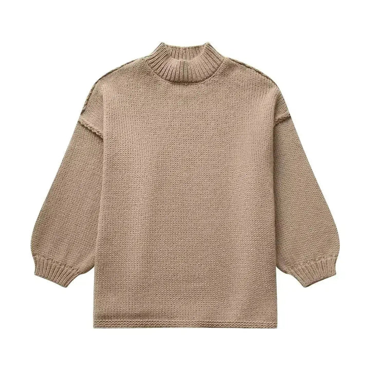 Blød og varm damepullover i ribstrik med løs, oversize pasform. Ideel til efterårets casual look.