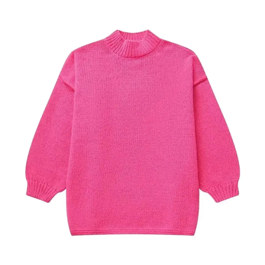 Casual og blød efterårspullover i ribstrik. Oversize pasform, der sikrer varme og komfort til damer.