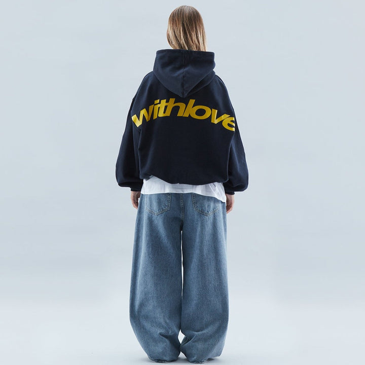 Stilfuld dame streetwear hoodie, oversized pasform med 'With Love'-print for ultimativ komfort.