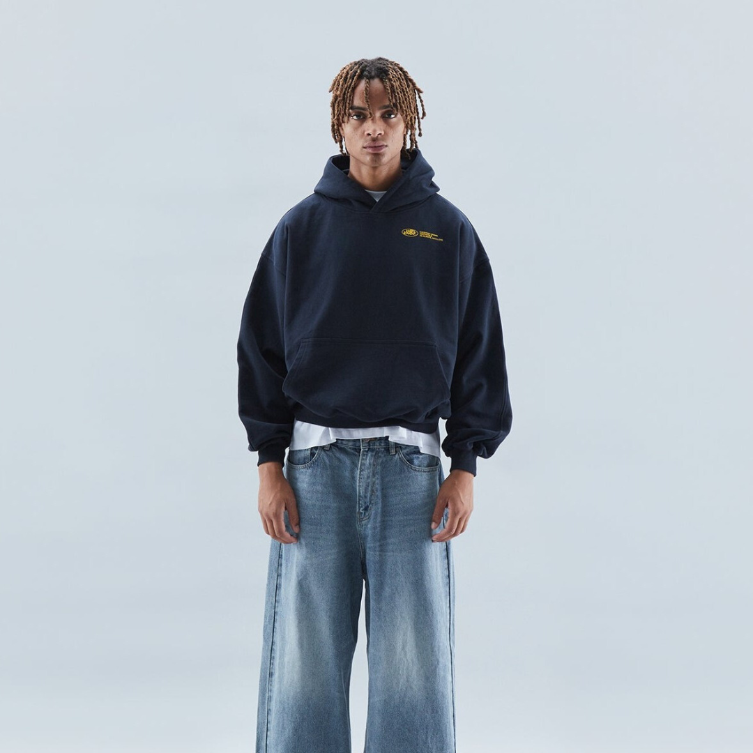 Komfortabel og trendy oversized hættetrøje til kvinder med 'With Love'-grafikprint.