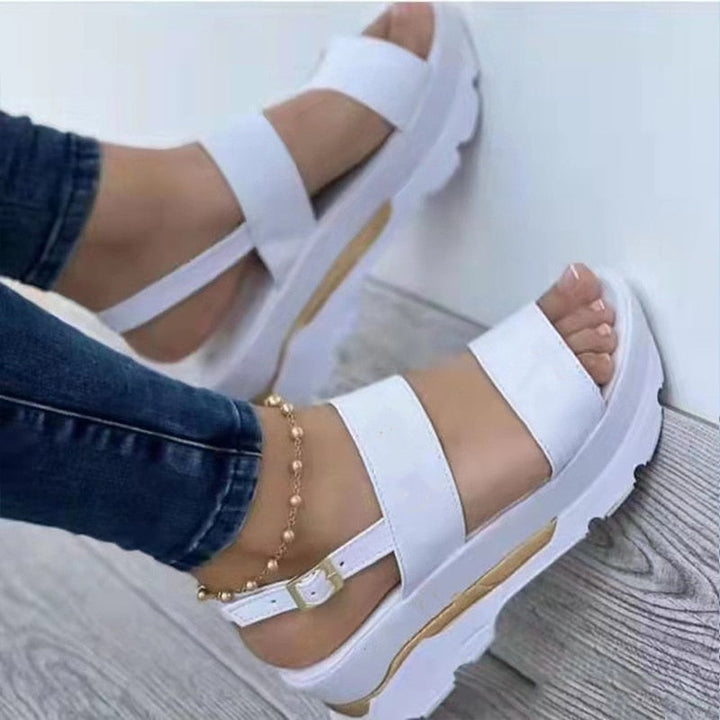 Stilfulde Dame Saar plateausandaler, ideelle til sommer, strand eller hverdag. Trendy fodtøj til enhver lejlighed.