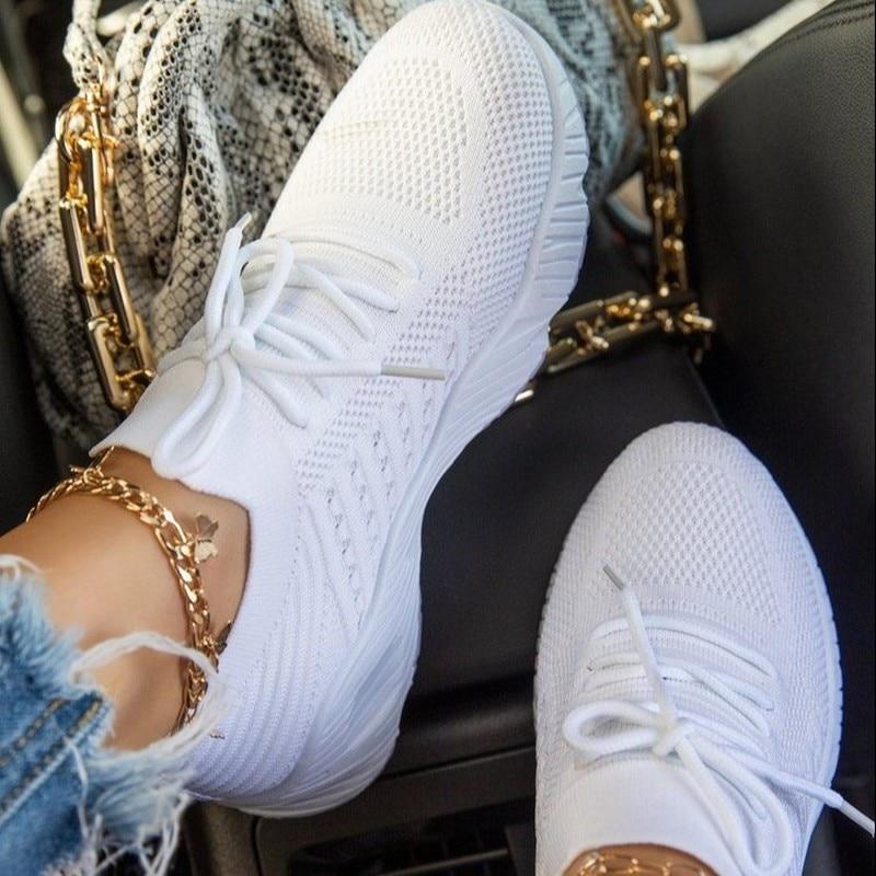 "Dame sneakers i elegant design, komfortabel med fleksibel sål og åndbare materialer, ideel til daglig brug."