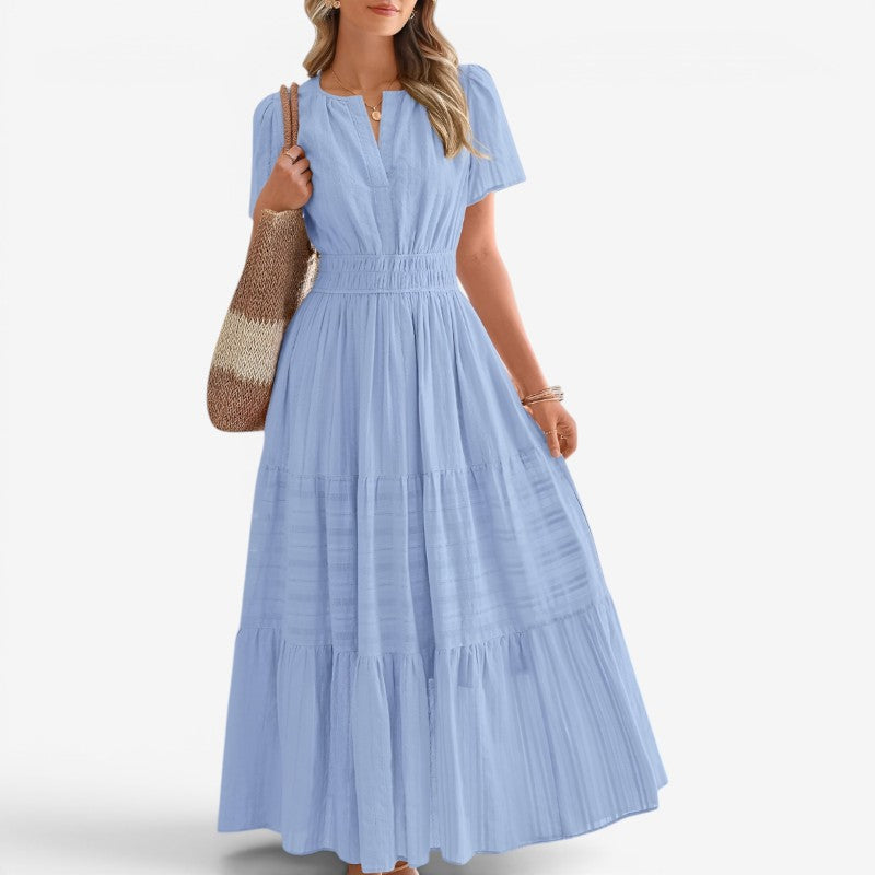 Dame sommerkjole med cache-coeur, midi længde, løs pasform. Komfortabel og elegant til alle lejligheder.