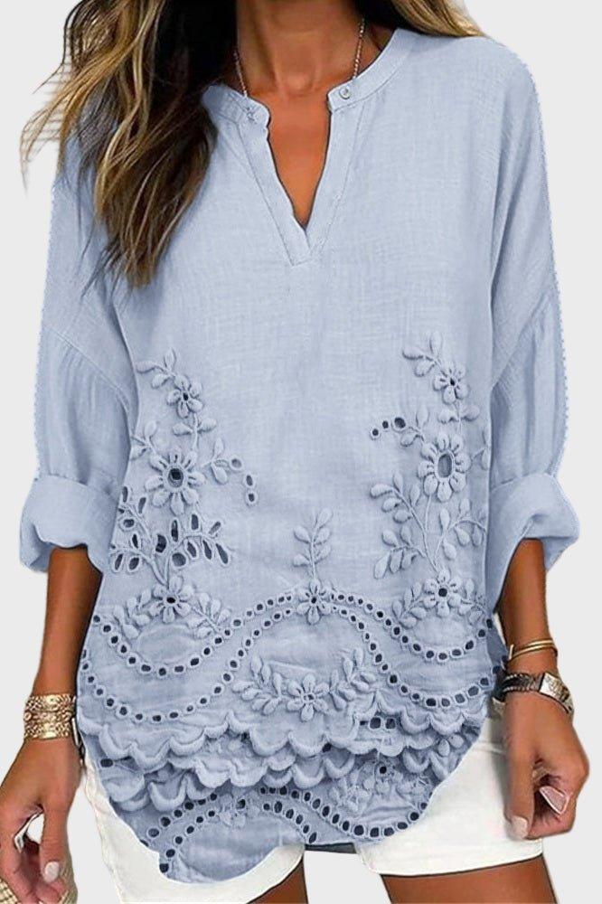 Damebluse med elegante broderede detaljer. Løs pasform giver feminin stil og afslappet komfort til hverdagsbrug.