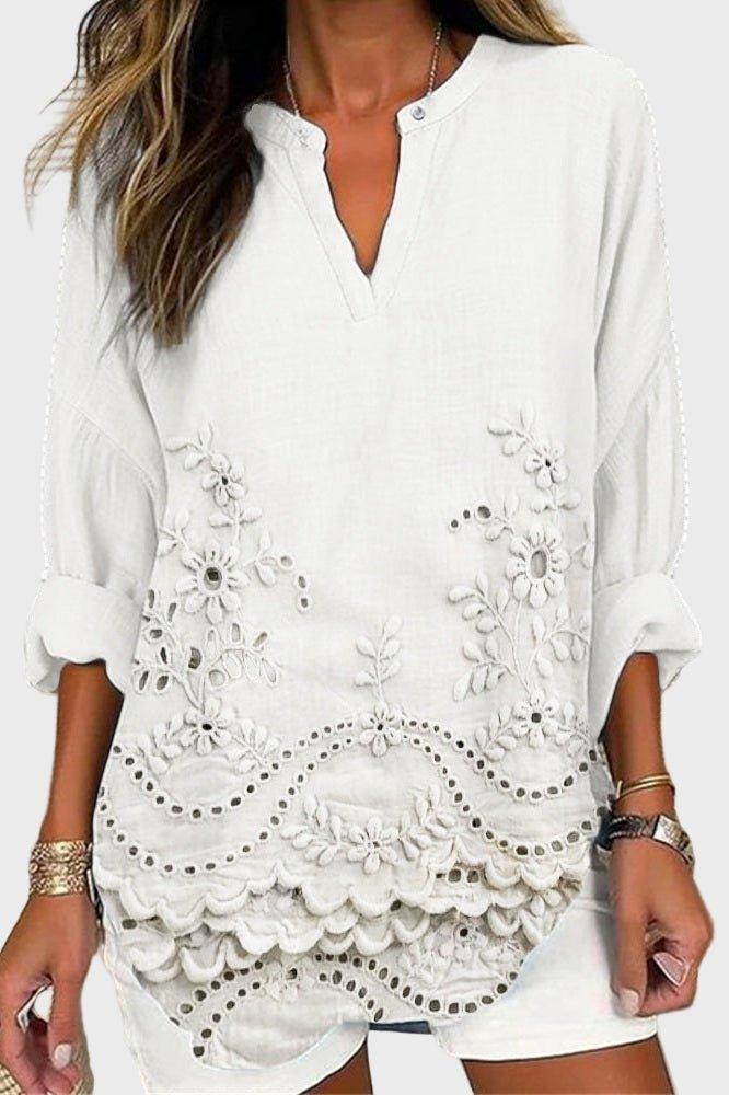 Moderne damebluse med smukke broderede detaljer. Elegant og feminin stil med løs pasform for optimal komfort.