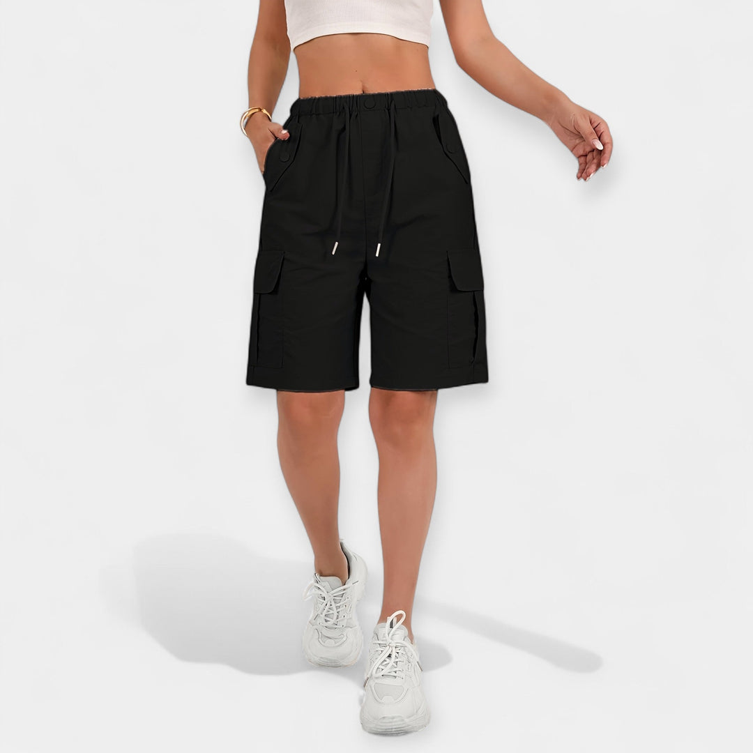 Trendy dames cargo shorts, der sikrer stil og praktik med lommer; perfekt til varme sommerdage.