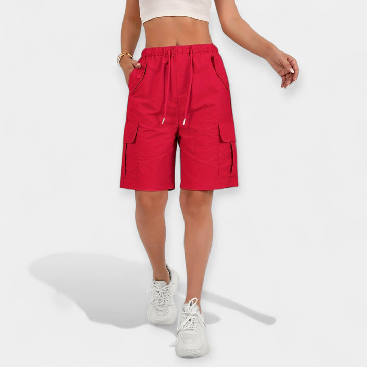 Modebevidste dames cargo shorts med fokus på komfort, stil og funktionalitet til sommergarderoben.