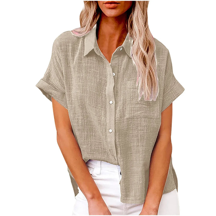 Mønstret farverig dames sommerbluse, løs og kortærmet til casual look.