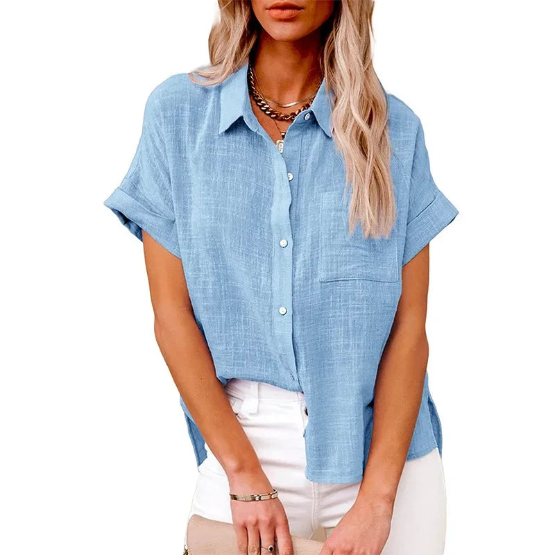 Moderne løs bluse til kvinder med korte ærmer, ideel som sommerbluse.