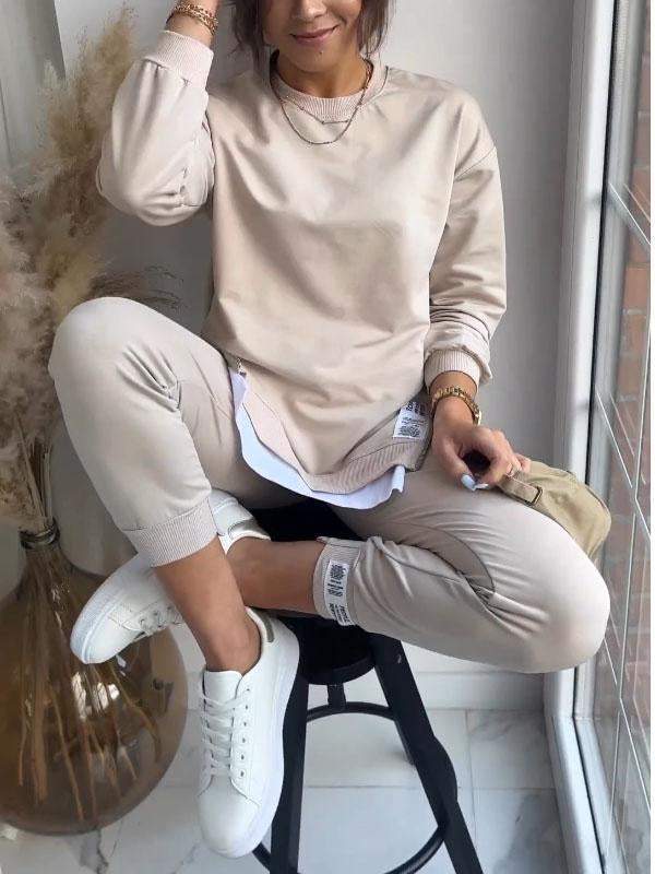 Blødt, behageligt damesæt i oversized sweatsæt-design, skabt for ultimativ komfort og afslapning.