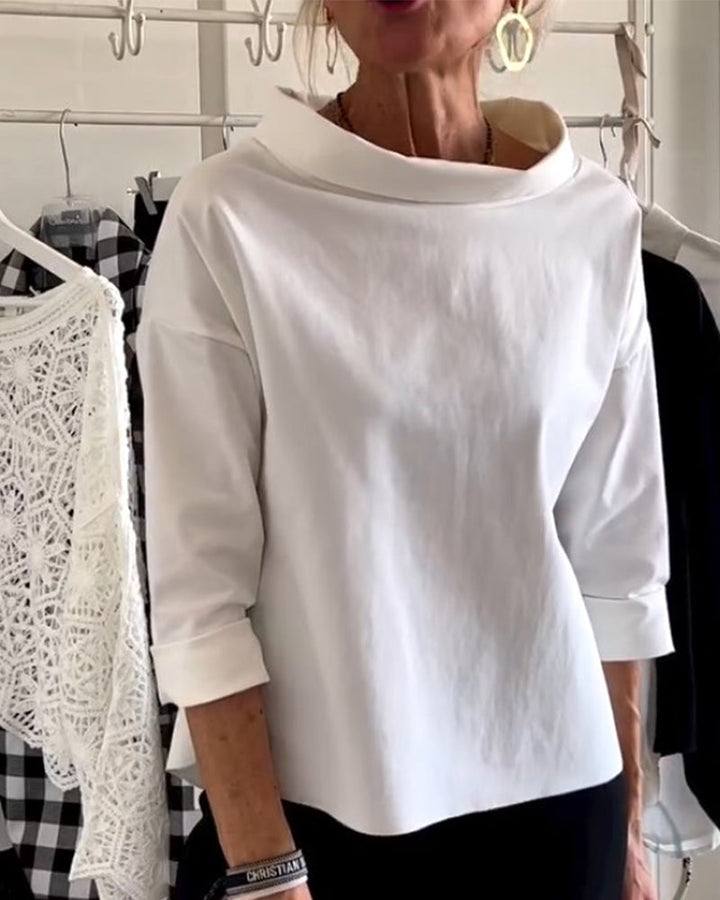 "Dameskjorte med elegant bådudskæring, 3/4-ærmer, ideel til modebevidste kvinder, til både arbejde og fritid."