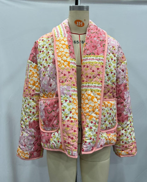 "Darla jakke i kashmir med elegant print, damejakke, unikt design, blødt stof, moderigtig og alsidig til damegarderoben."