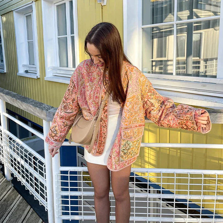 "Darla jakke i kashmir med elegant print, damejakke, unikt design, blødt stof, moderigtig og alsidig til damegarderoben."