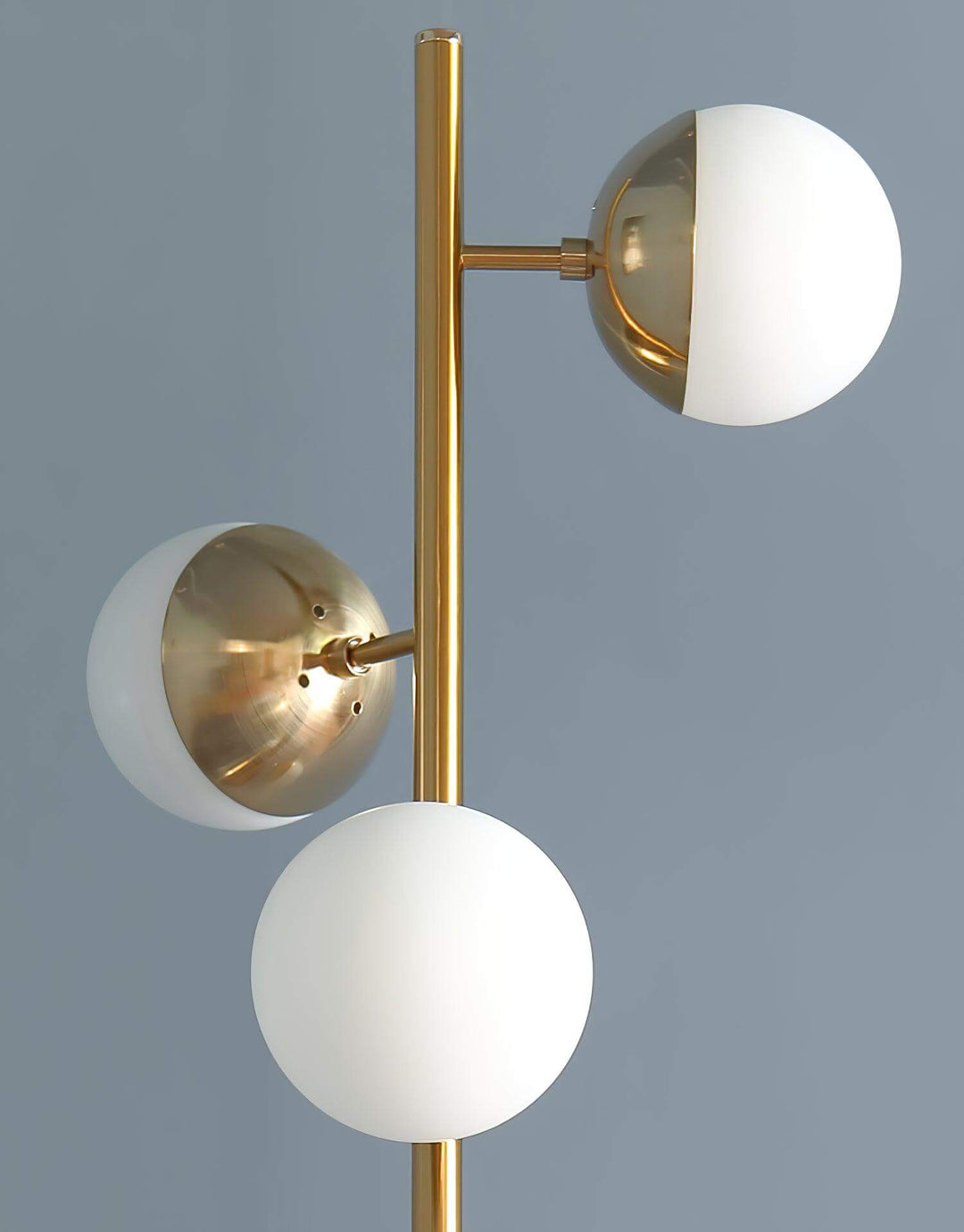 Moderne LED Trælampe med Glaskugler