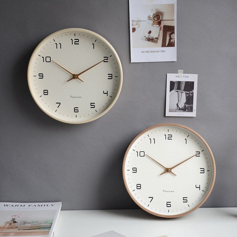 Dekorativt trævægur med lydløs funktion, minimalistisk design, 25 cm diameter, klar talvisning, elegant stil.