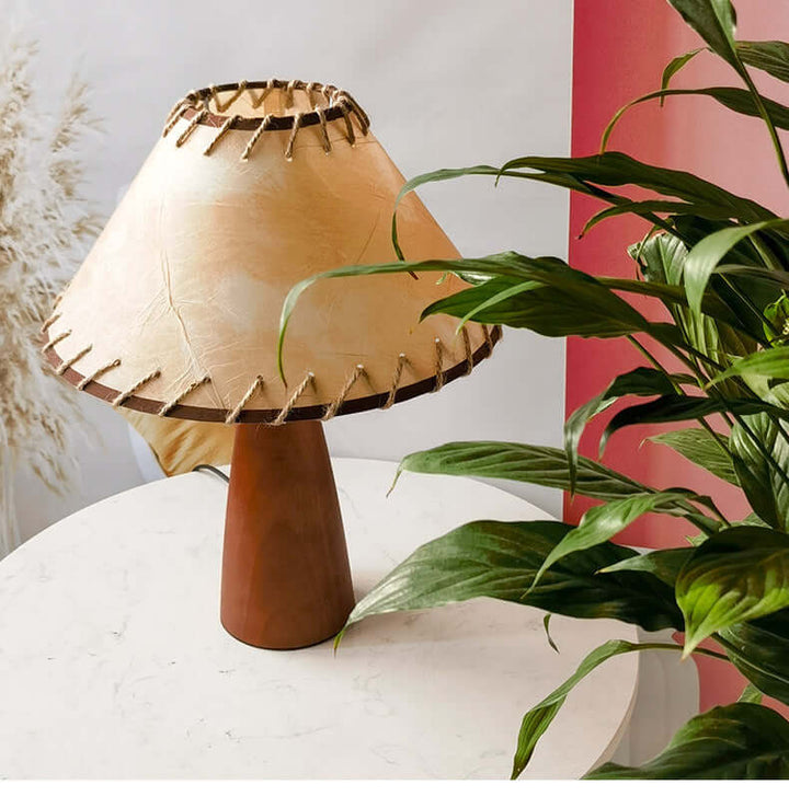 Elegant Bordlampe i Massivt Træ