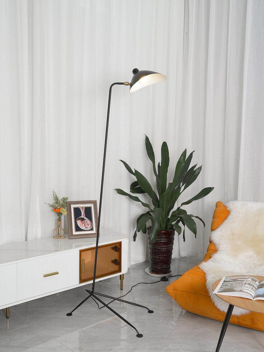 Justerbar 3-armet gulvlampe i metal