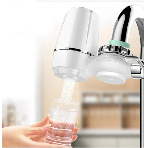 "Dobbelt flow vandfilter med ni-lags filtrering, kompakt design, sikrer rent køkkenvand. Ideelt til drikke og madlavning."