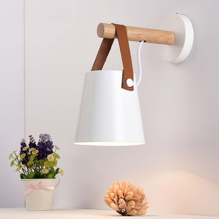 Konisk Væglampe i Træ med LED | Skandinavisk Design
