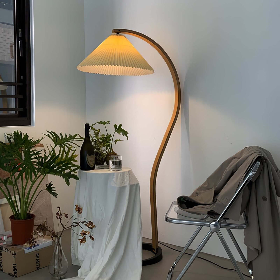 Designer Gulvlampe i Træ & Metal