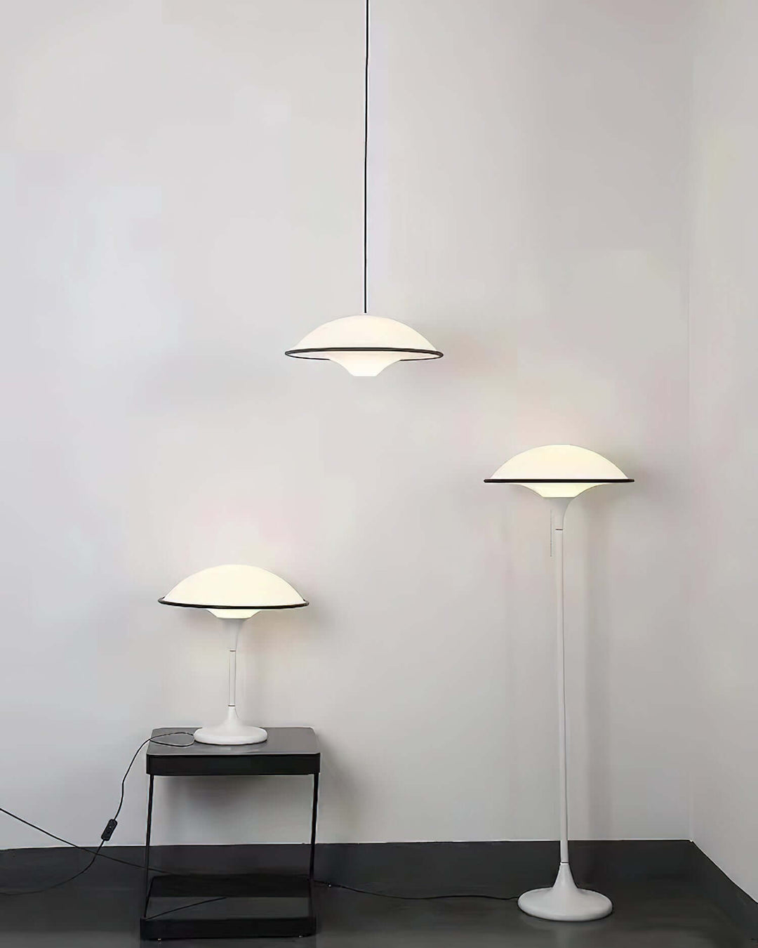 Elegant Bordlampe i Retro-Moderne Design