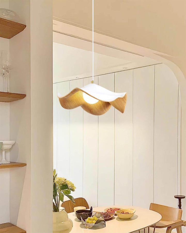 Unik Lotus Pendellampe i Harpiks & Metal