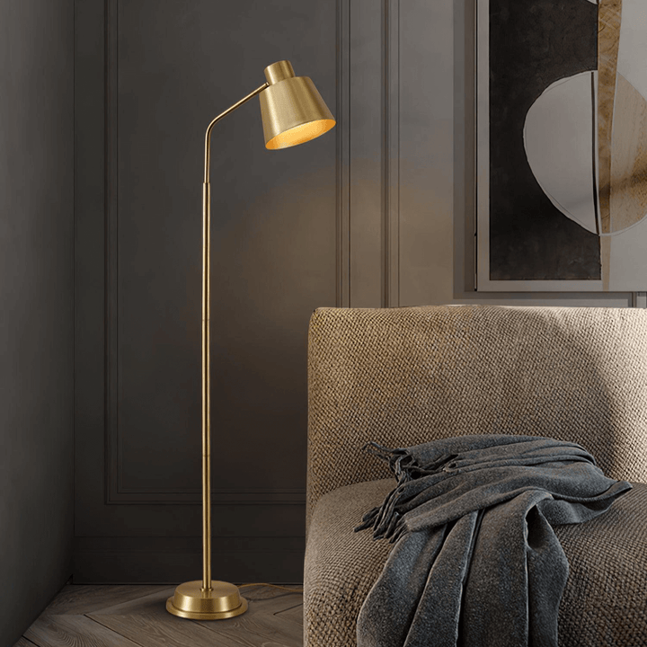 Elegant Gulvlampe i Messing