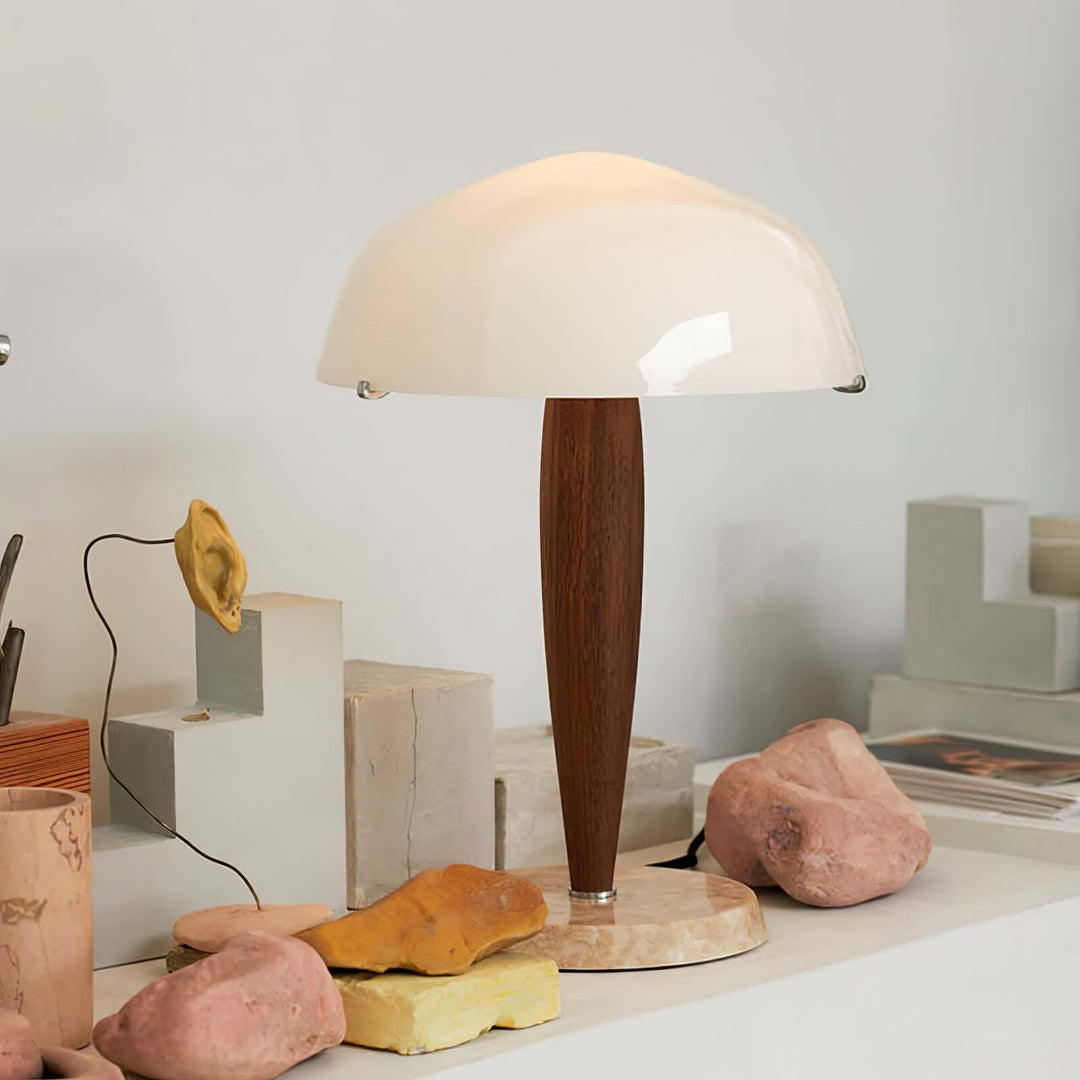 Elegant Bordlampe i Valnød & Marmor