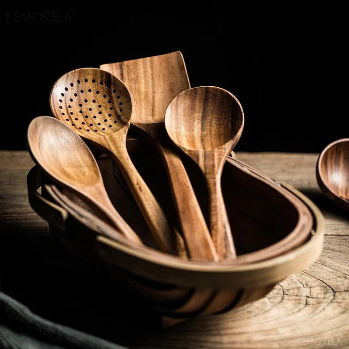 "Elegant 7-delt køkkenredskabssæt i moderne design med ergonomiske håndtag, perfekt til enhver køkkenindretning."