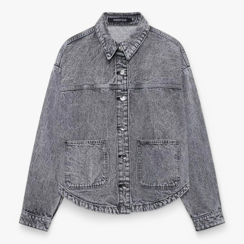"Elegant Amélie denimjakke til kvinder, let og stilfuld, blå nuance, lukket syn, alsidig til sommermode."