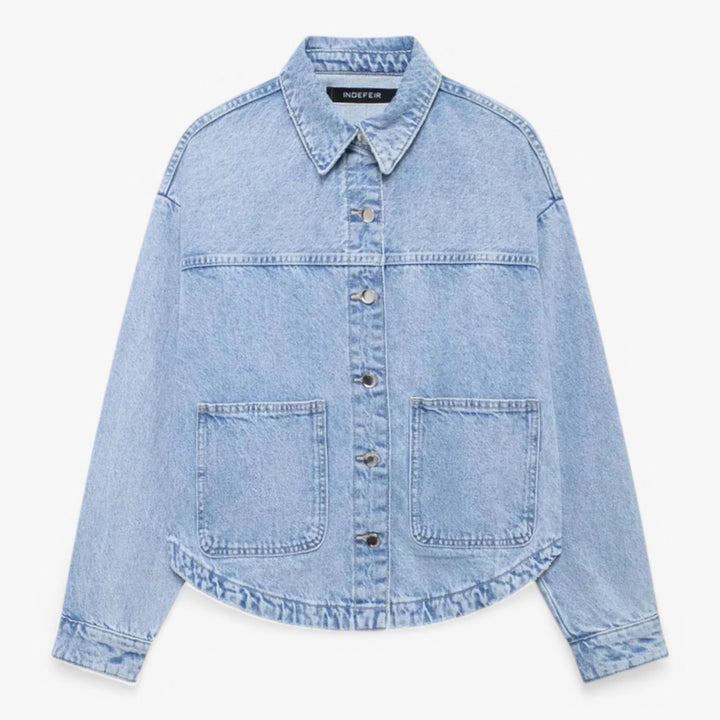 "Elegant Amélie denimjakke til kvinder, let og stilfuld, blå nuance, lukket syn, alsidig til sommermode."