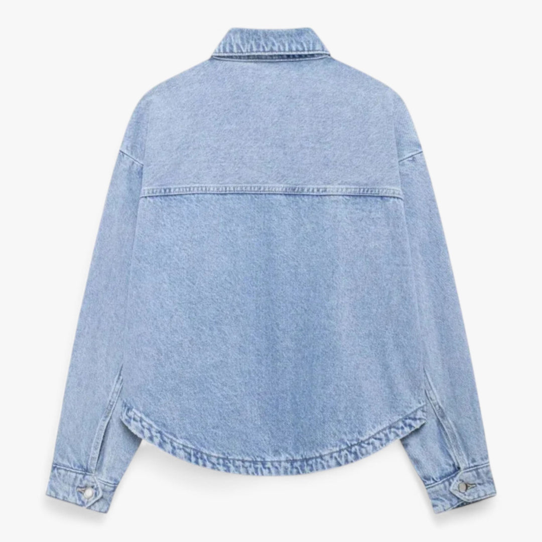 "Elegant Amélie denimjakke til kvinder, let og stilfuld, blå nuance, lukket syn, alsidig til sommermode."