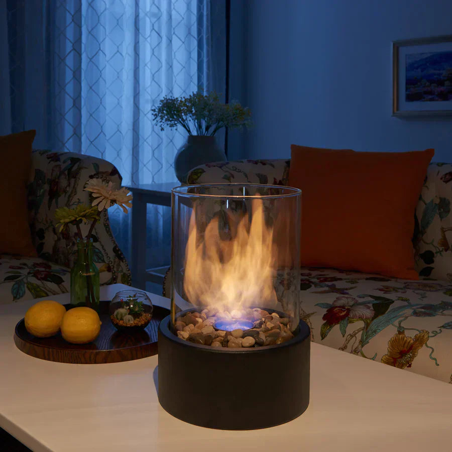 Skab hygge med denne lugtfri bioethanol bordpejs; en elegant og dekorativ pejs.