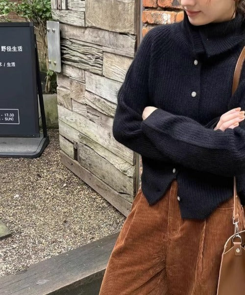 "Elegant beige uld-kashmir pullover til damer, rullekrave, afslappet pasform, perfekt til vintertøj og lagdeling."