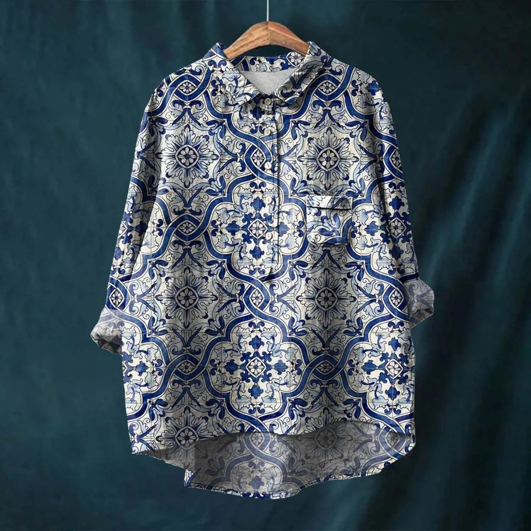 "Elegant blomsterskjorte med stribet design og bløde farvetoner, perfekt til både formelle og afslappede outfits."