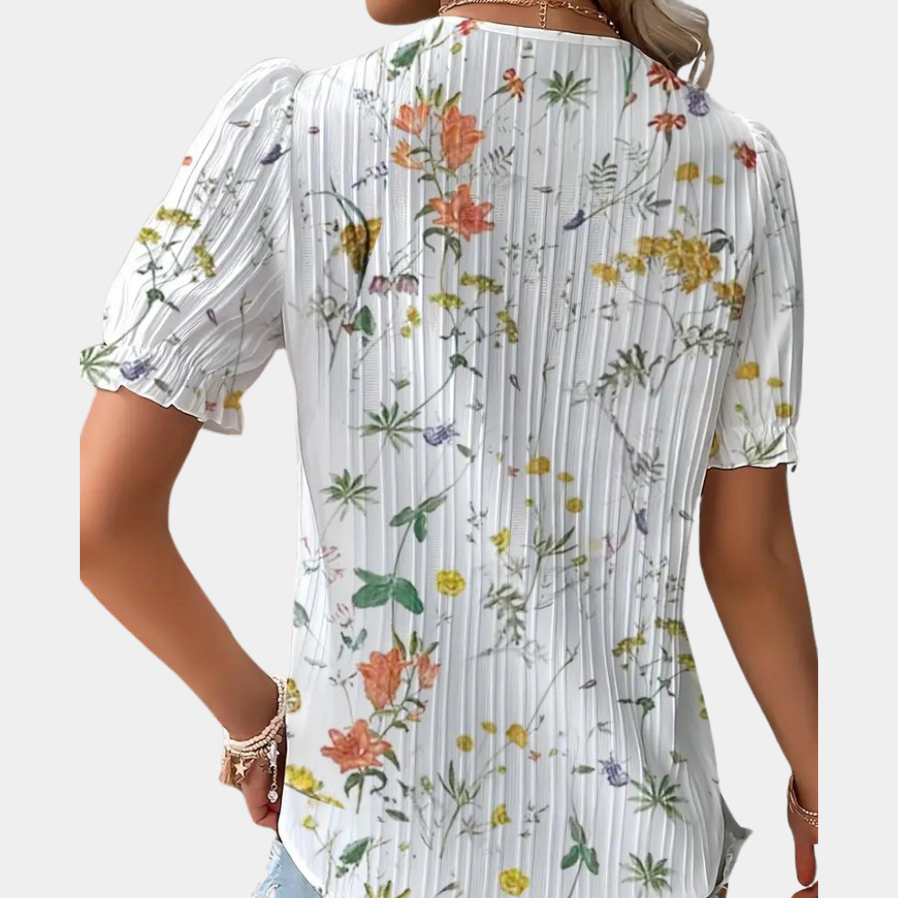 Elegant damebluse med blomstermønster og blondekant, perfekt til både hverdag og fest.