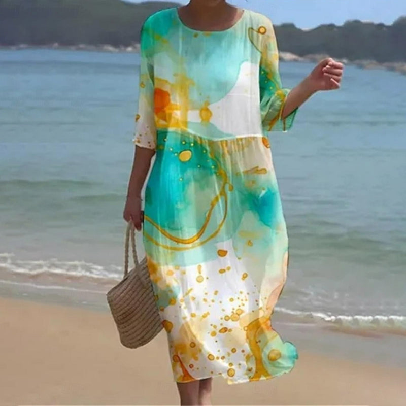 "Elegant blomstret Emma kjole med klassisk snit, perfekt til alle anledninger. Komfortabelt åndbart stof, feminin stil."